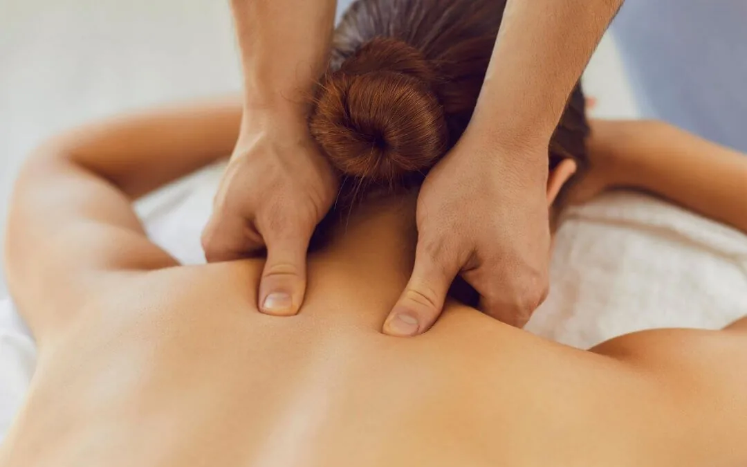 Close-up massage treatment on the upper back during a first visit session